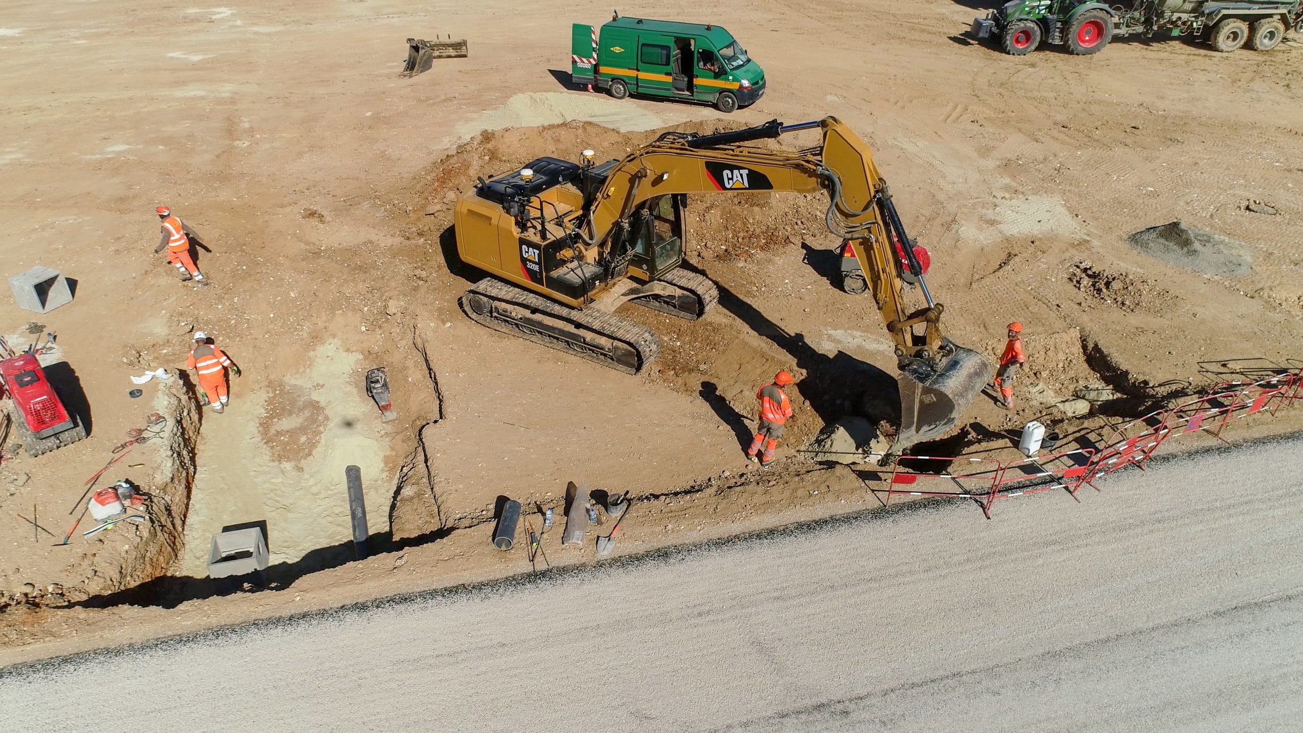 Chantier timelapse avec pelleteuse prise de vue drone