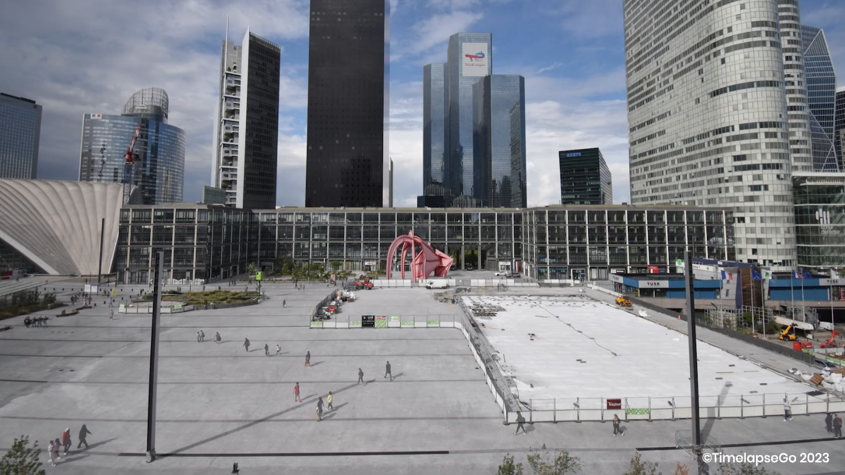 Vue en hauteur du parvis de La Défense.