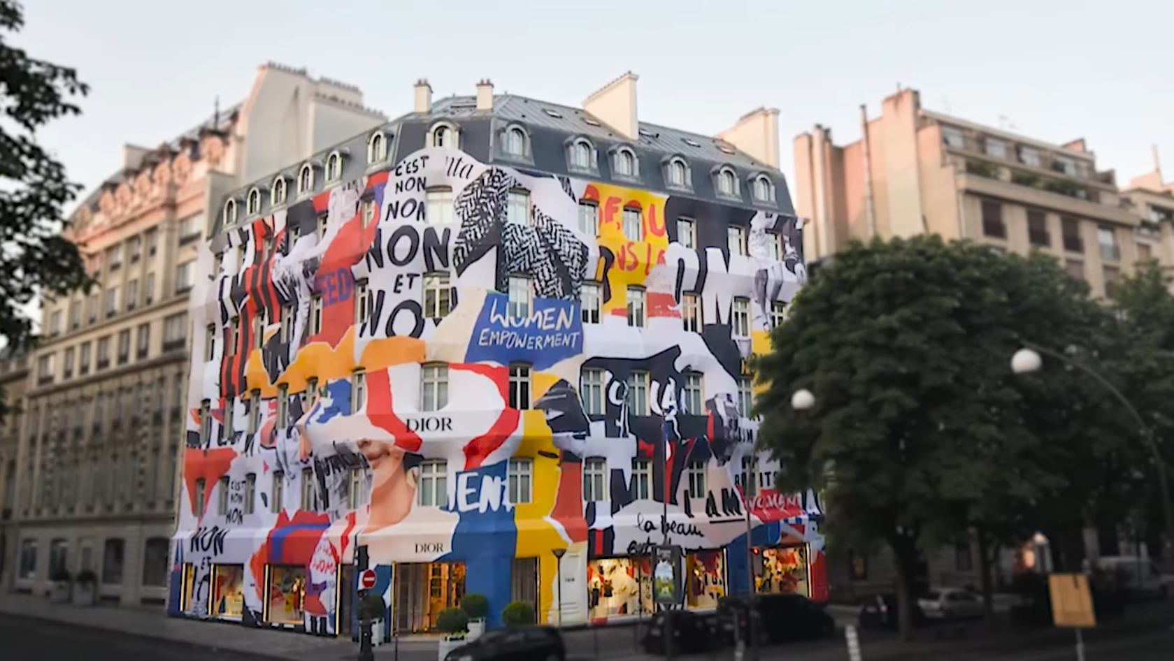 Flagship de la façade du bâtiment Dior.