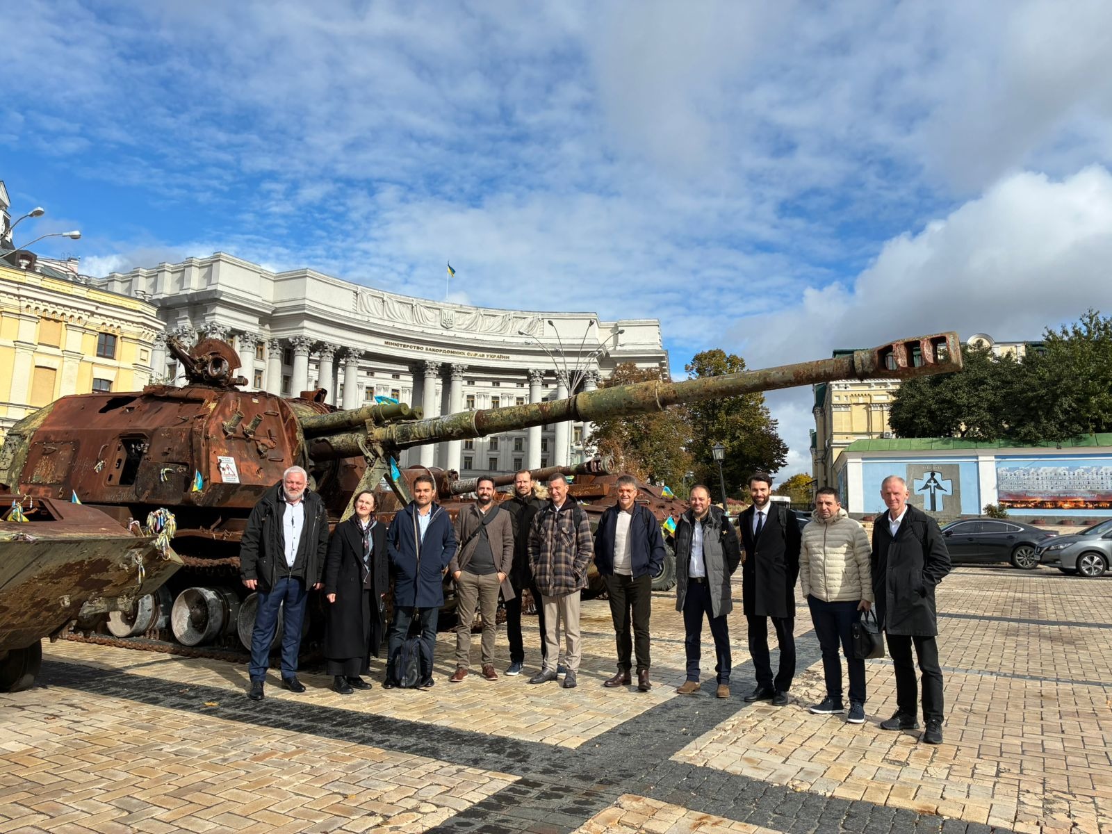 Les tours de La Défense dans la nuit.