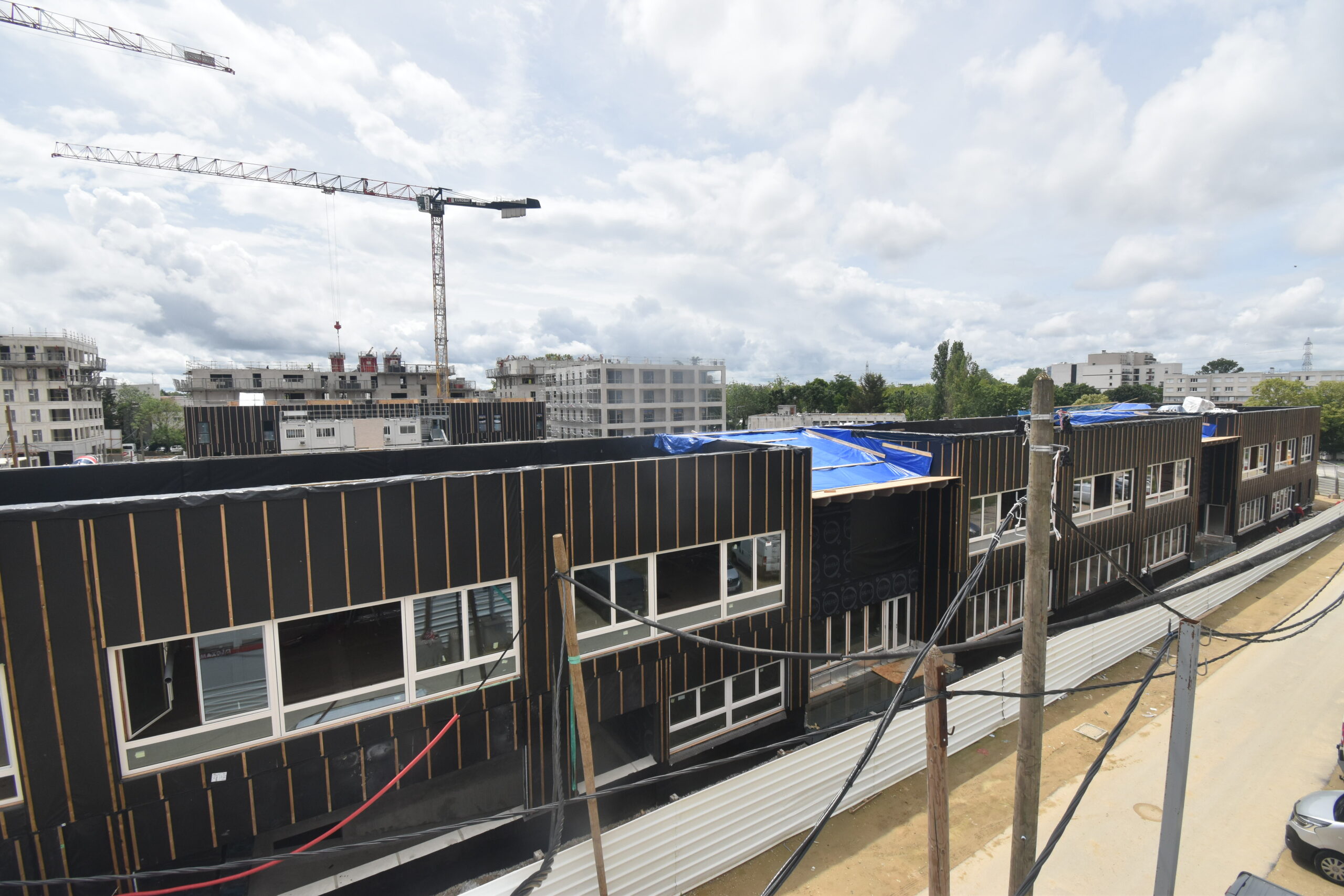 Les tours de La Défense dans la nuit.